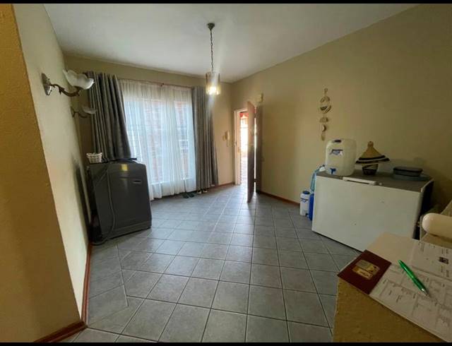 2 BEDROOM TOWNHOUSE FOR SALE IN EDLEEN
